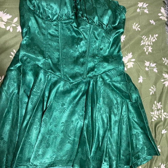 AKIRA QUEEN OF IT ALL PRINTED SATIN MINI DRESS Size LL - Picture 2 of 4